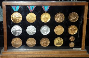 800px-1988_Olympic_Winter_Games_medals 800px-1988_Olympic_Winter_Games_medals